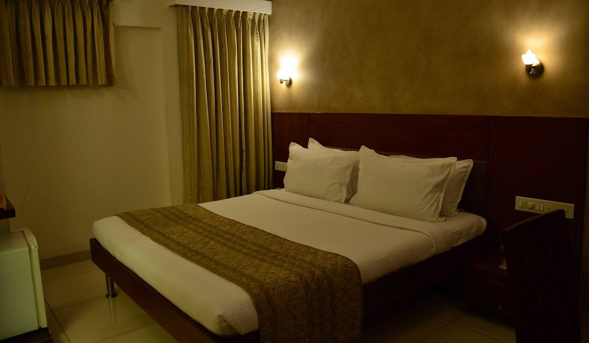 Cambay Sapphire, Gandhinagar Hotel Bagian luar foto