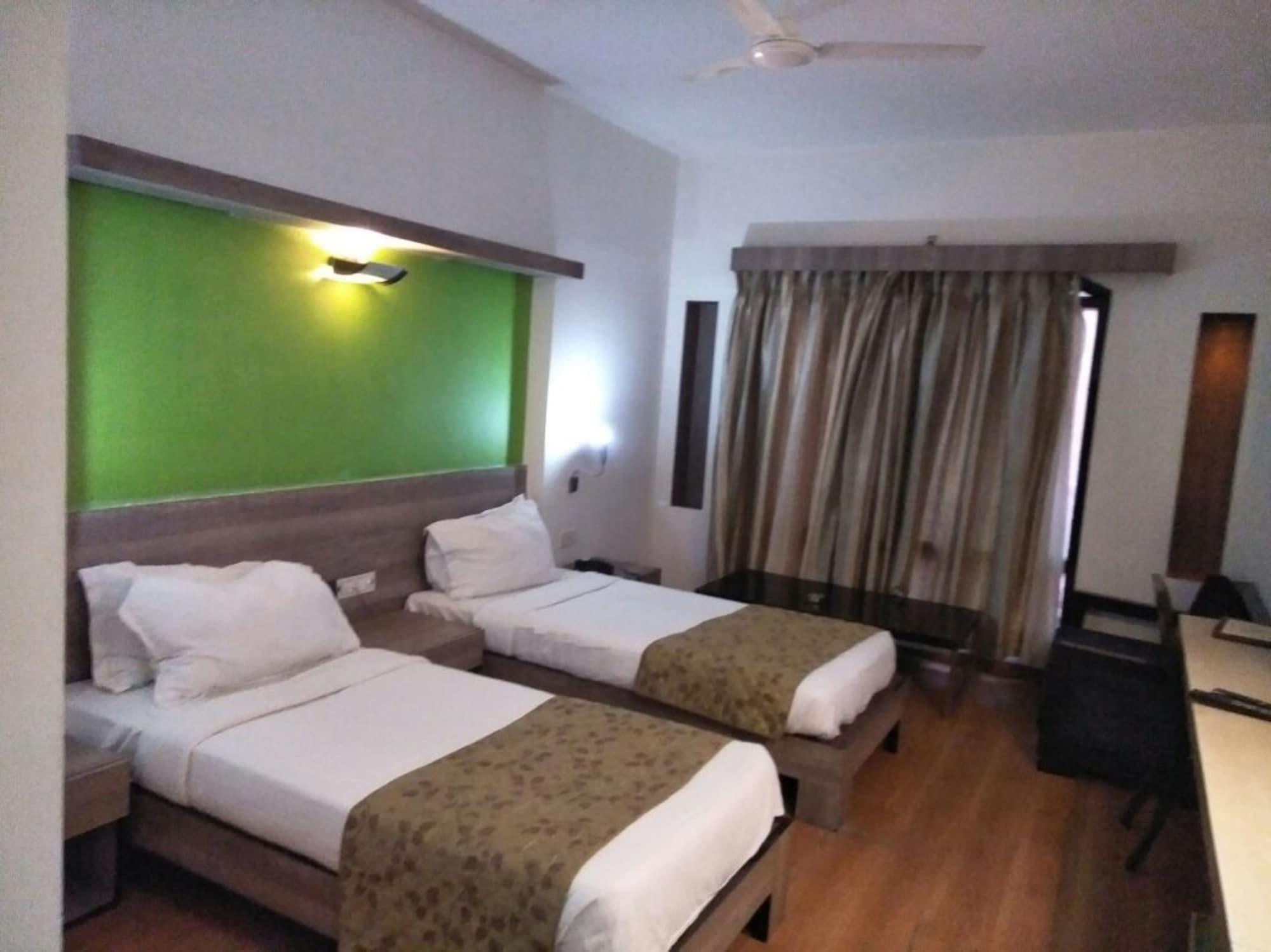 Cambay Sapphire, Gandhinagar Hotel Bagian luar foto