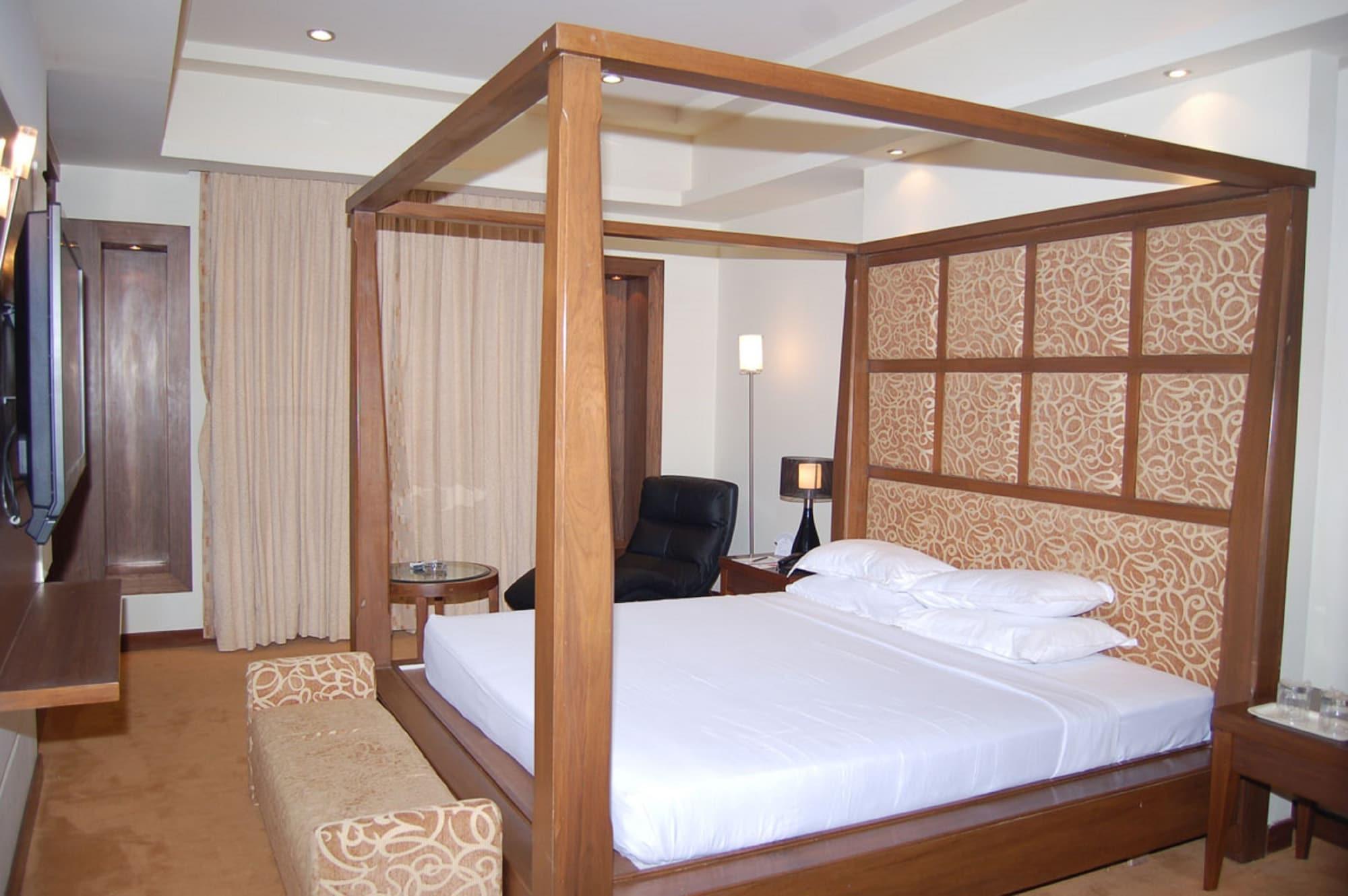 Cambay Sapphire, Gandhinagar Hotel Bagian luar foto