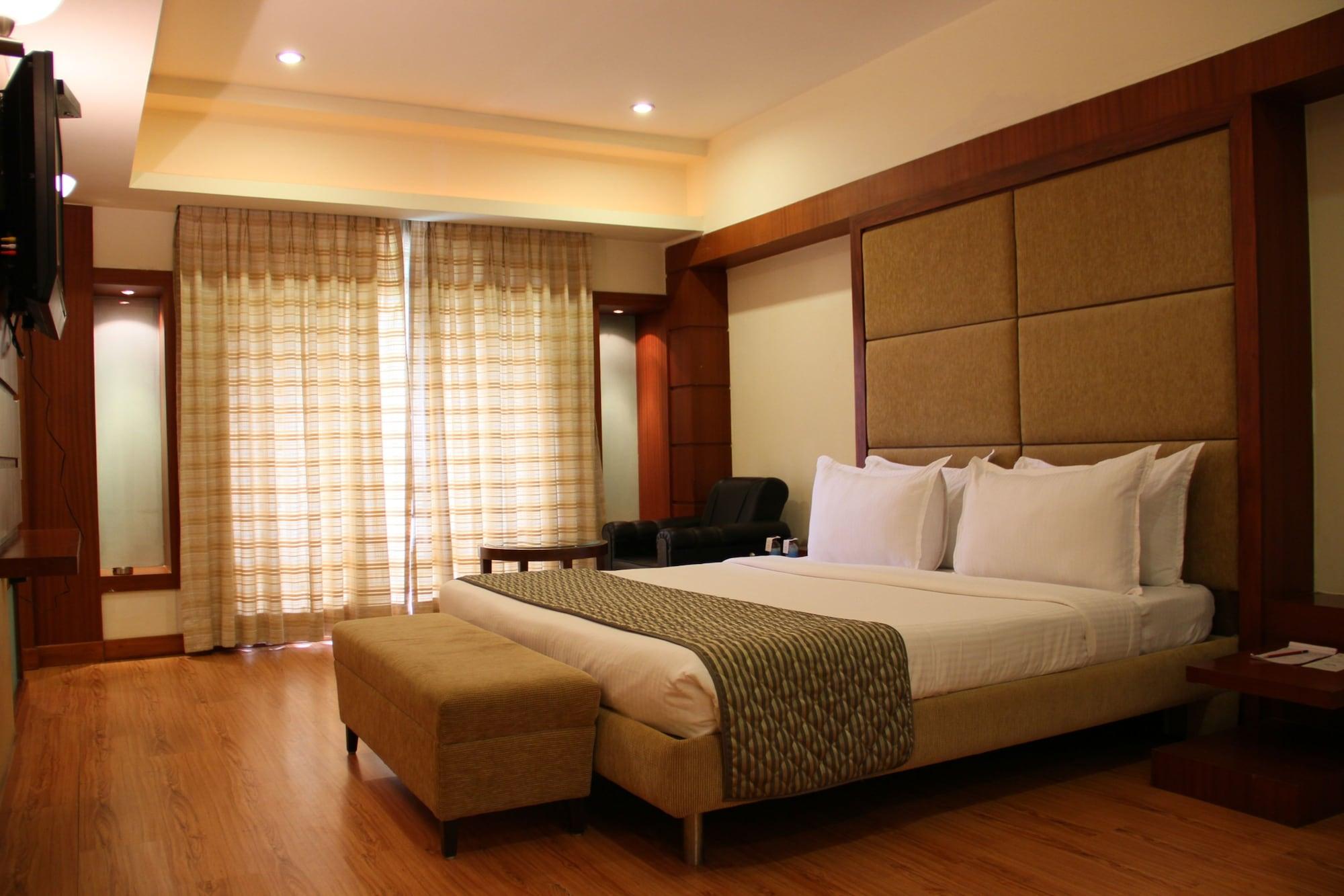 Cambay Sapphire, Gandhinagar Hotel Bagian luar foto
