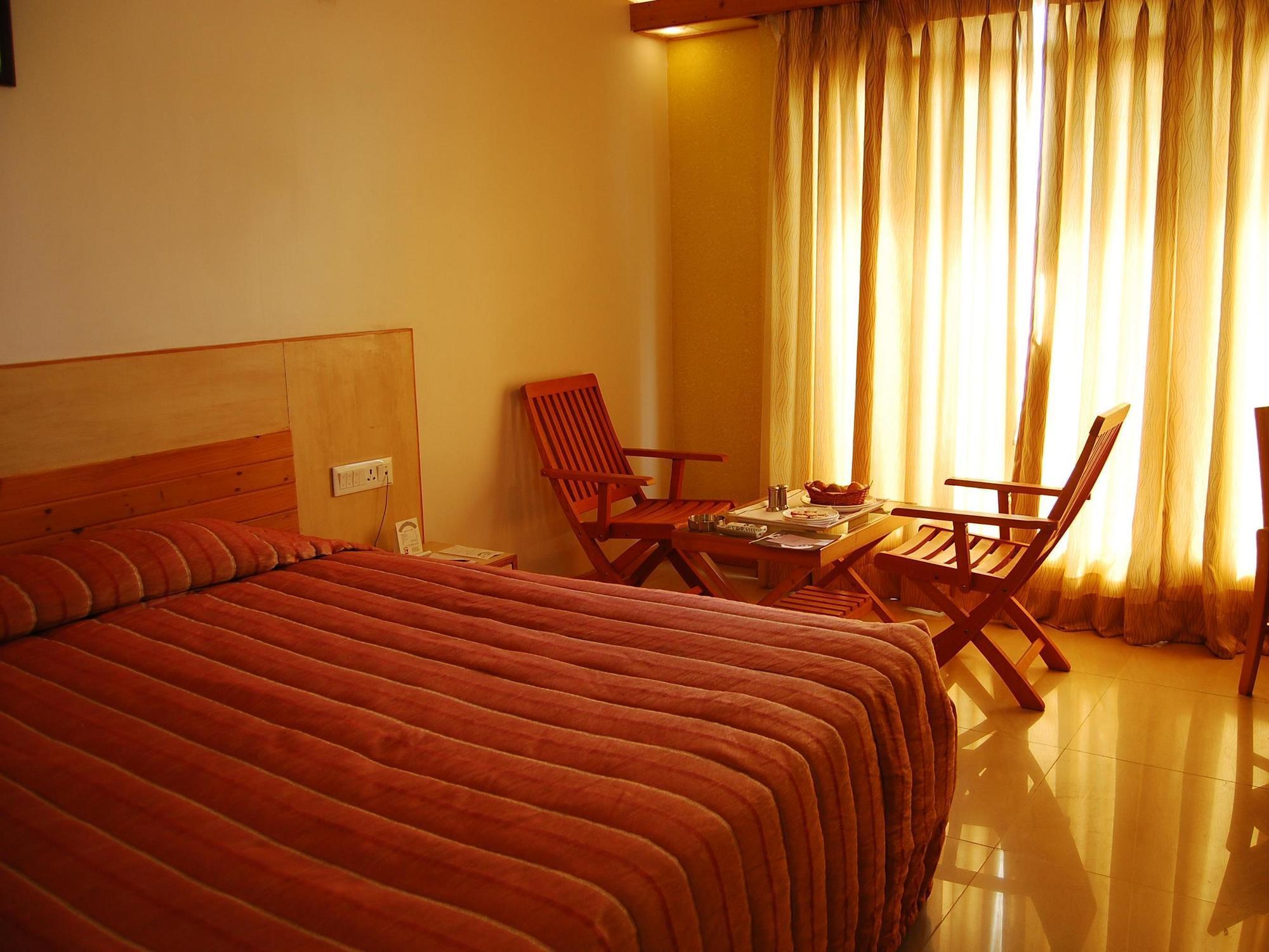 Cambay Sapphire, Gandhinagar Hotel Bagian luar foto