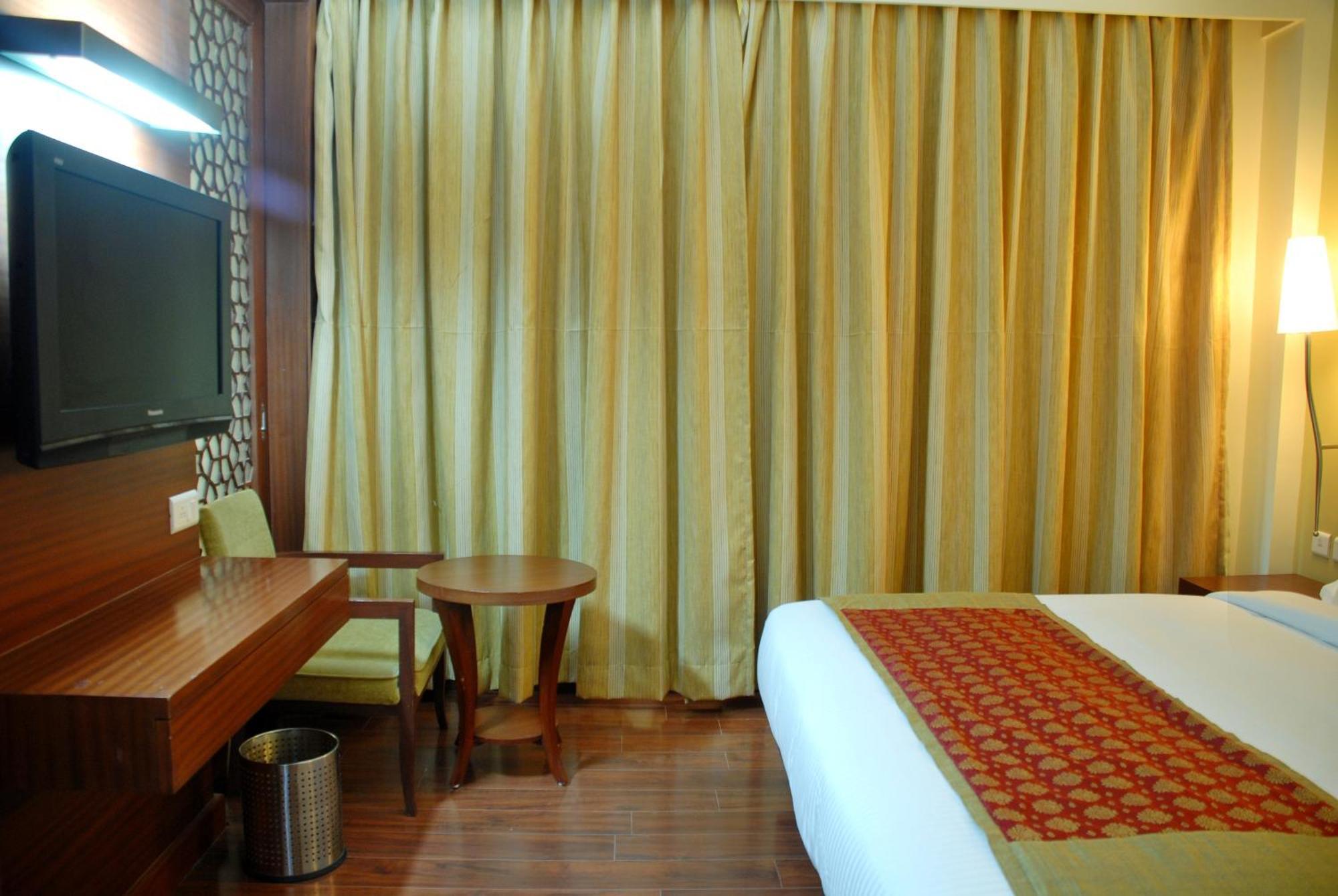 Cambay Sapphire, Gandhinagar Hotel Bagian luar foto
