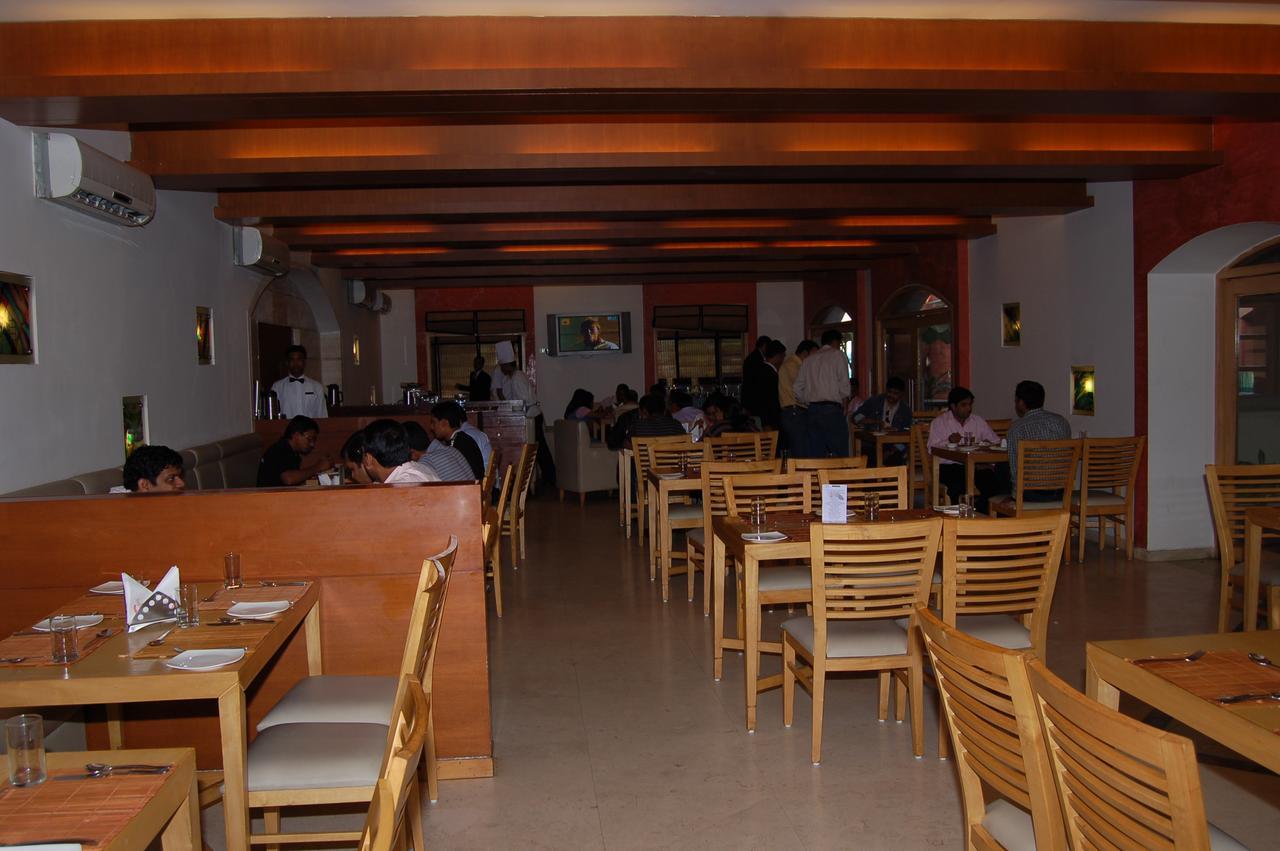 Cambay Sapphire, Gandhinagar Hotel Bagian luar foto