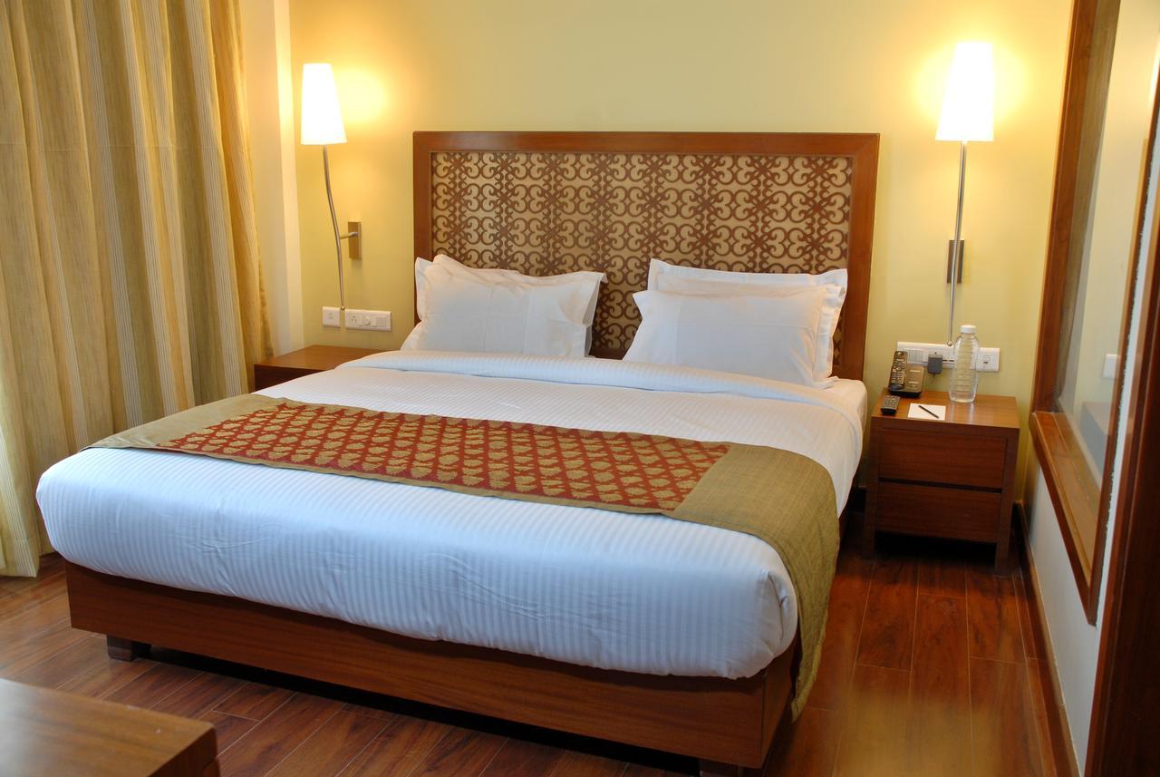 Cambay Sapphire, Gandhinagar Hotel Bagian luar foto