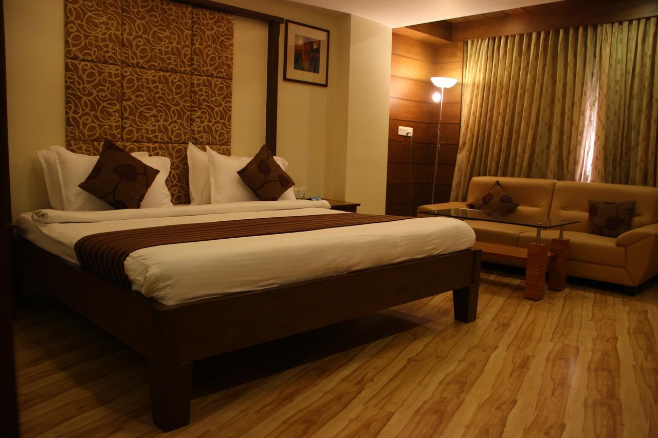 Cambay Sapphire, Gandhinagar Hotel Bagian luar foto