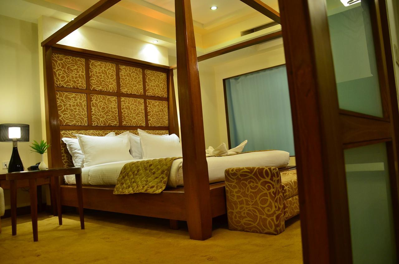 Cambay Sapphire, Gandhinagar Hotel Bagian luar foto