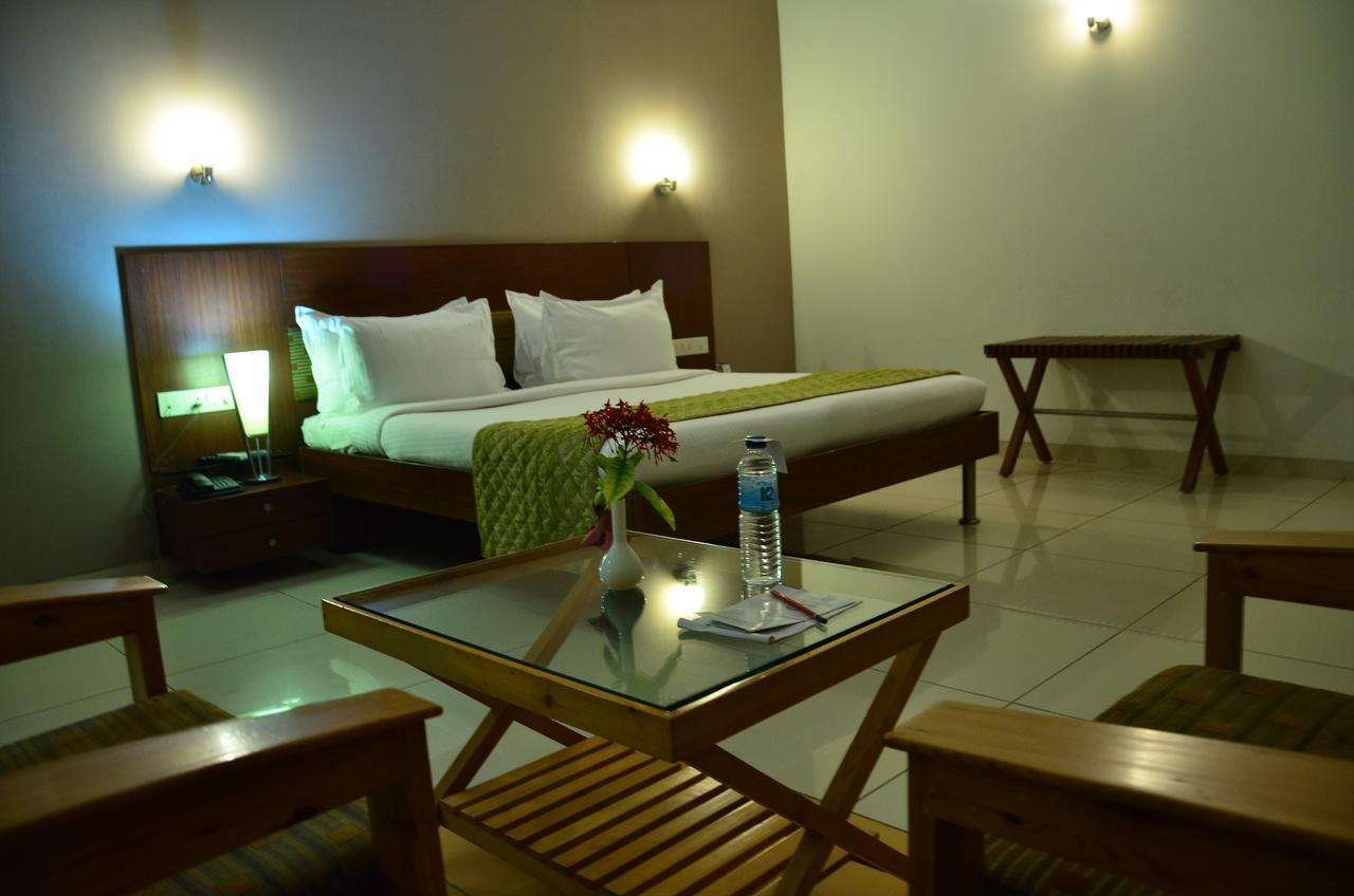 Cambay Sapphire, Gandhinagar Hotel Bagian luar foto