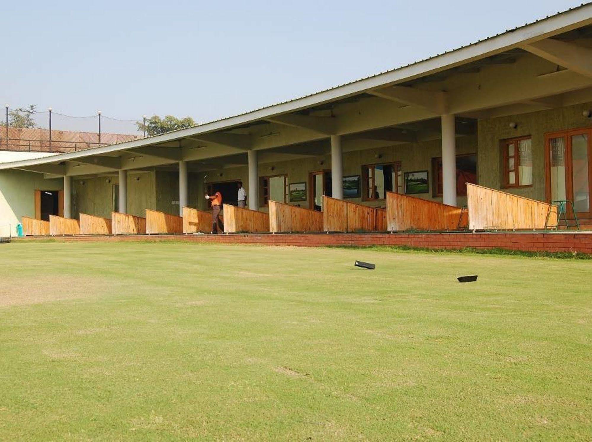 Cambay Sapphire, Gandhinagar Hotel Bagian luar foto
