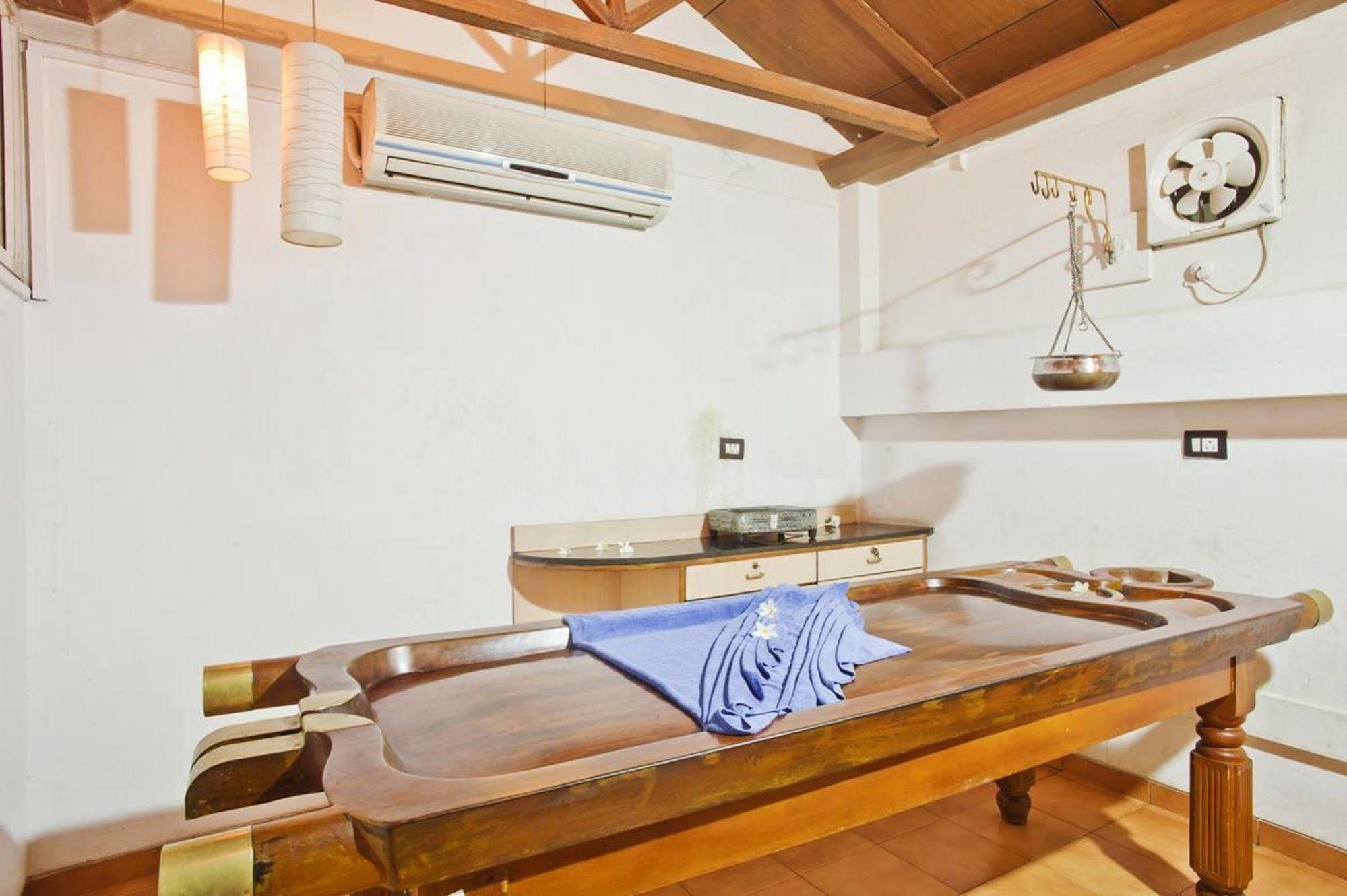 Cambay Sapphire, Gandhinagar Hotel Bagian luar foto