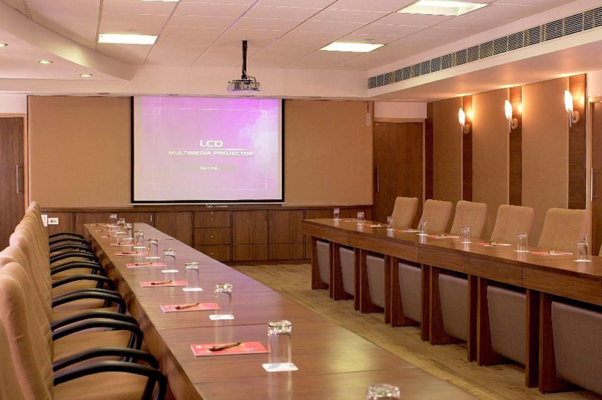 Cambay Sapphire, Gandhinagar Hotel Bagian luar foto