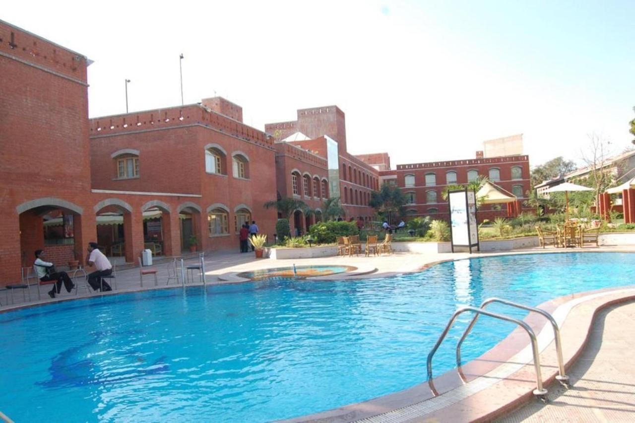 Cambay Sapphire, Gandhinagar Hotel Bagian luar foto