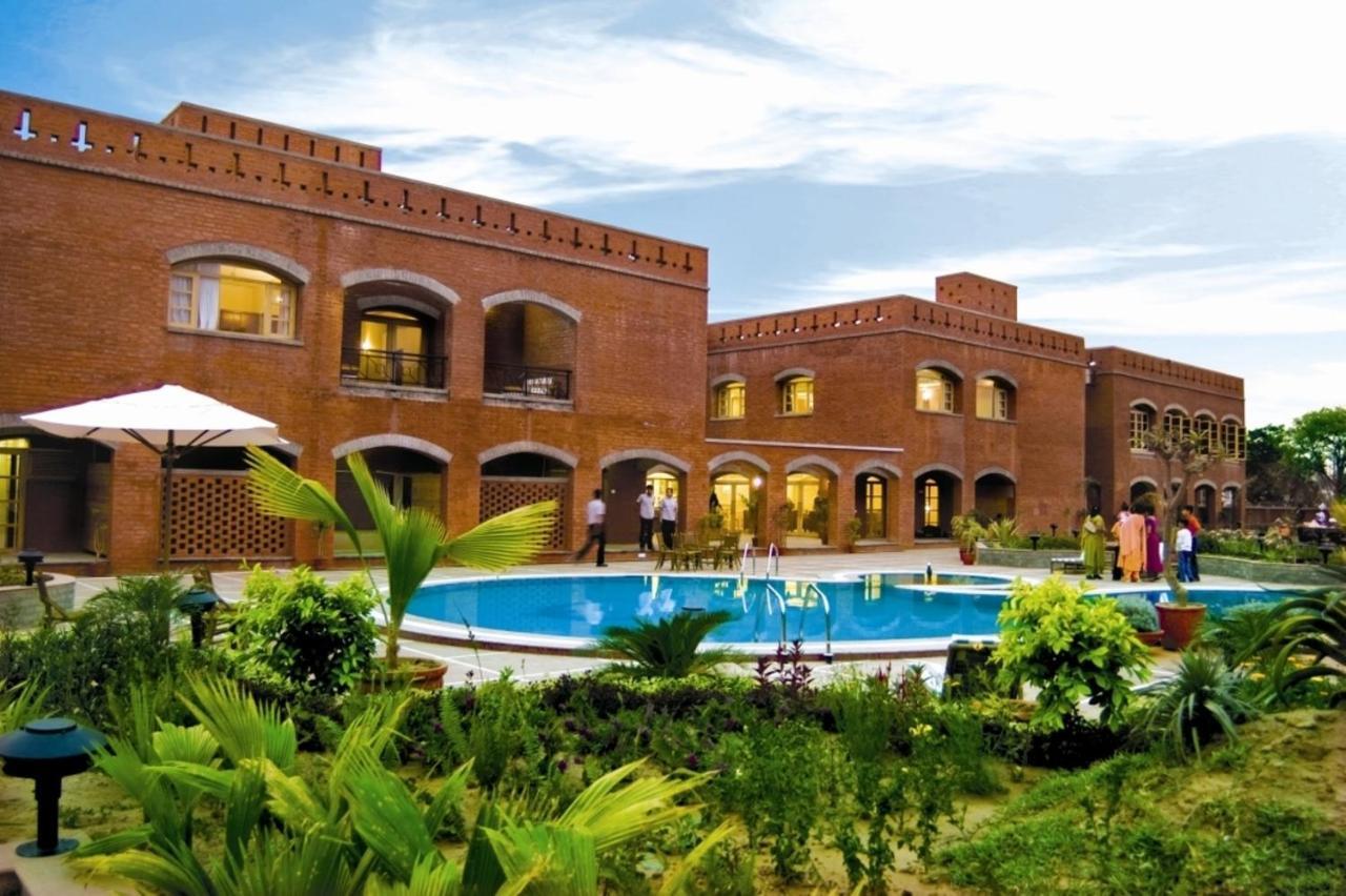 Cambay Sapphire, Gandhinagar Hotel Bagian luar foto