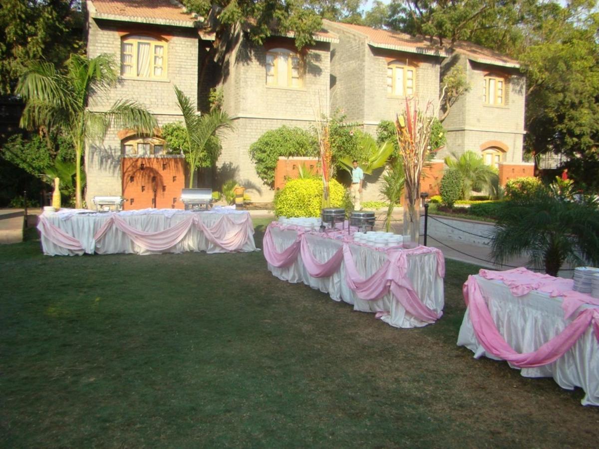 Cambay Sapphire, Gandhinagar Hotel Bagian luar foto